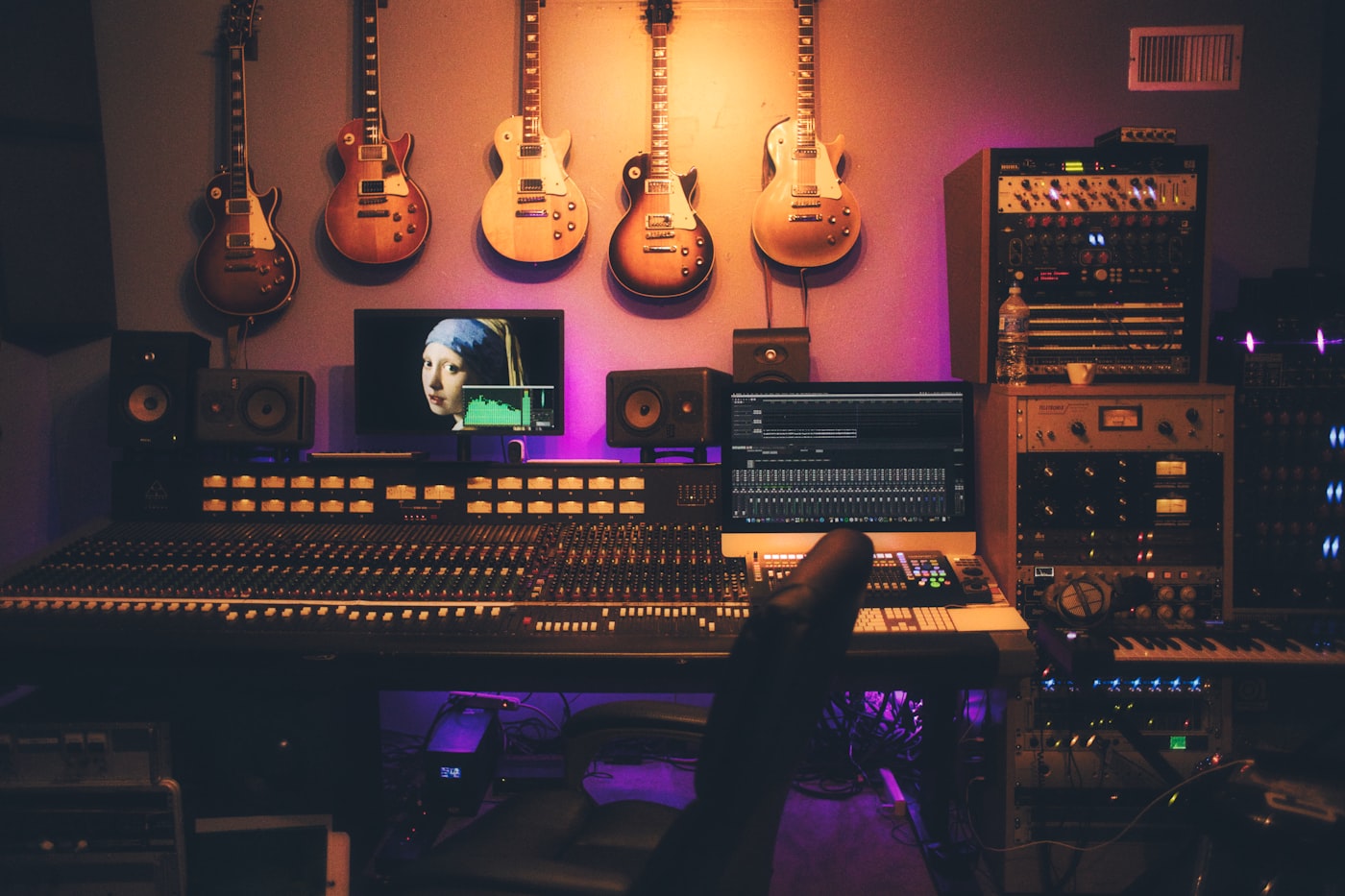 Foto ilustrasi studio equipment